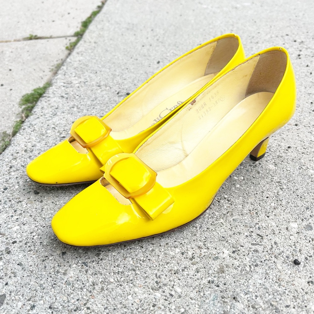 VINTAGE QUALICRAFT 1970’s Yellow Patent Leather Square Toed Kitten Heels